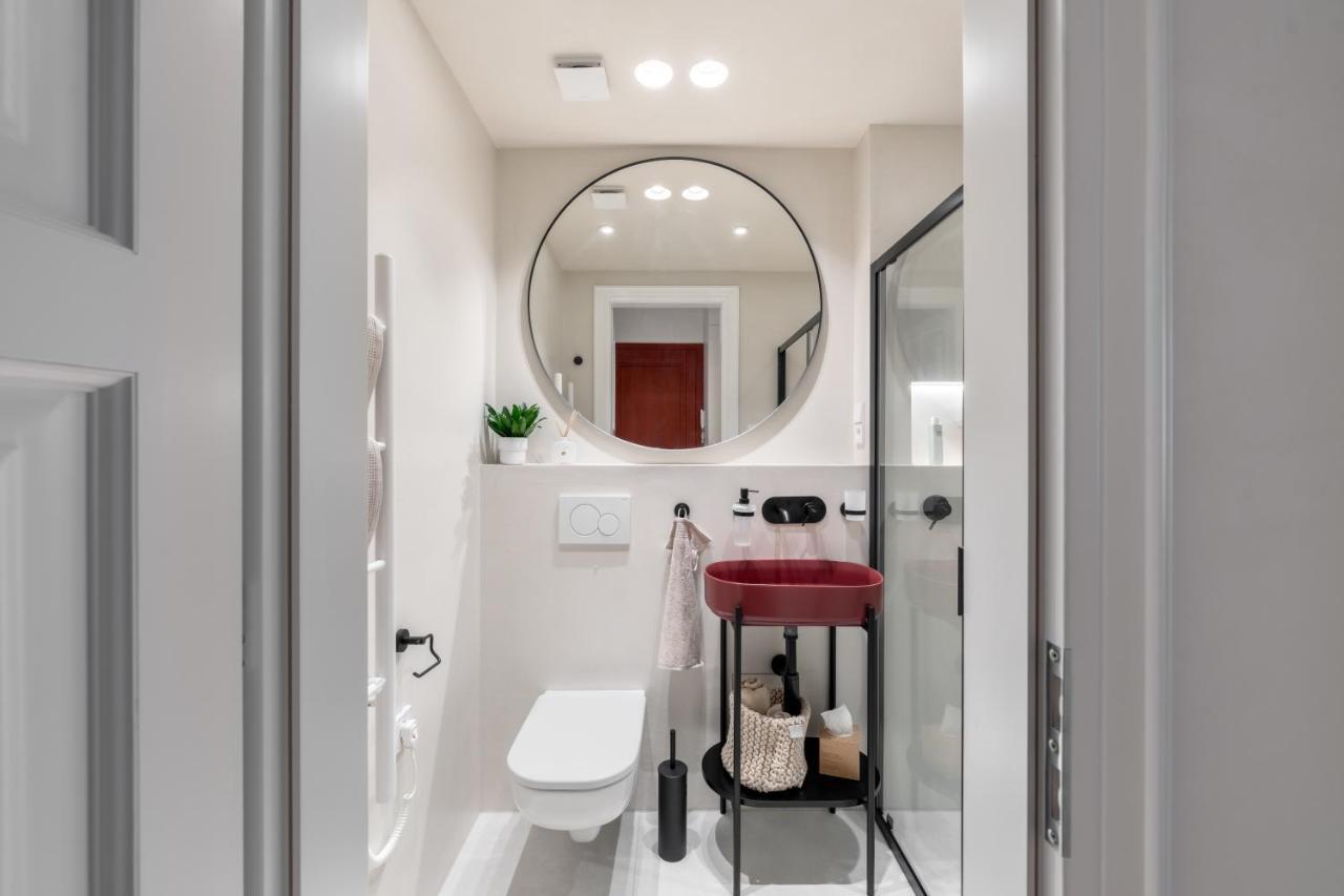 Limewash In Vrsovice District Apartment Prag